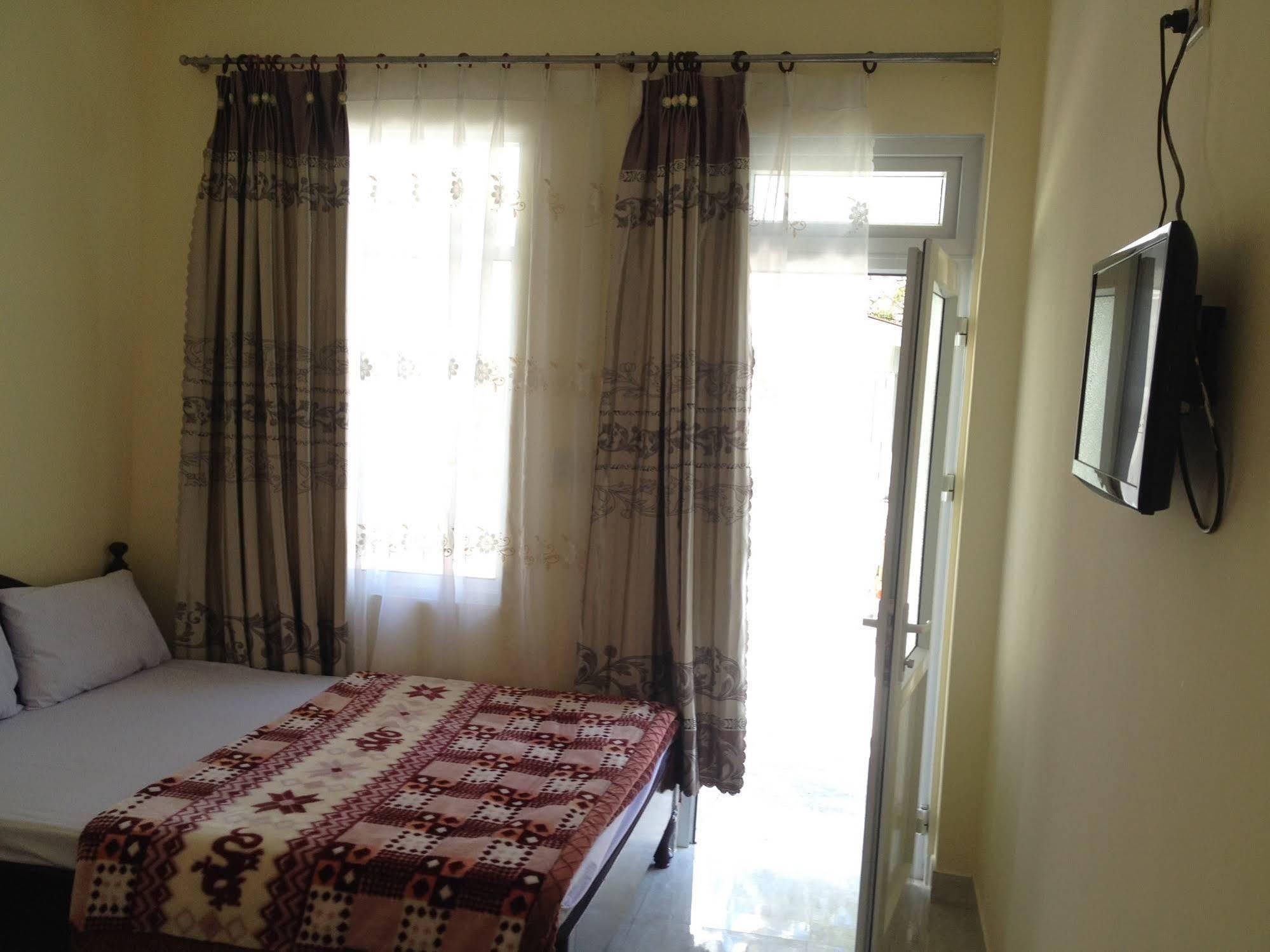 Phuong Hong Guesthouse Da Lat Buitenkant foto